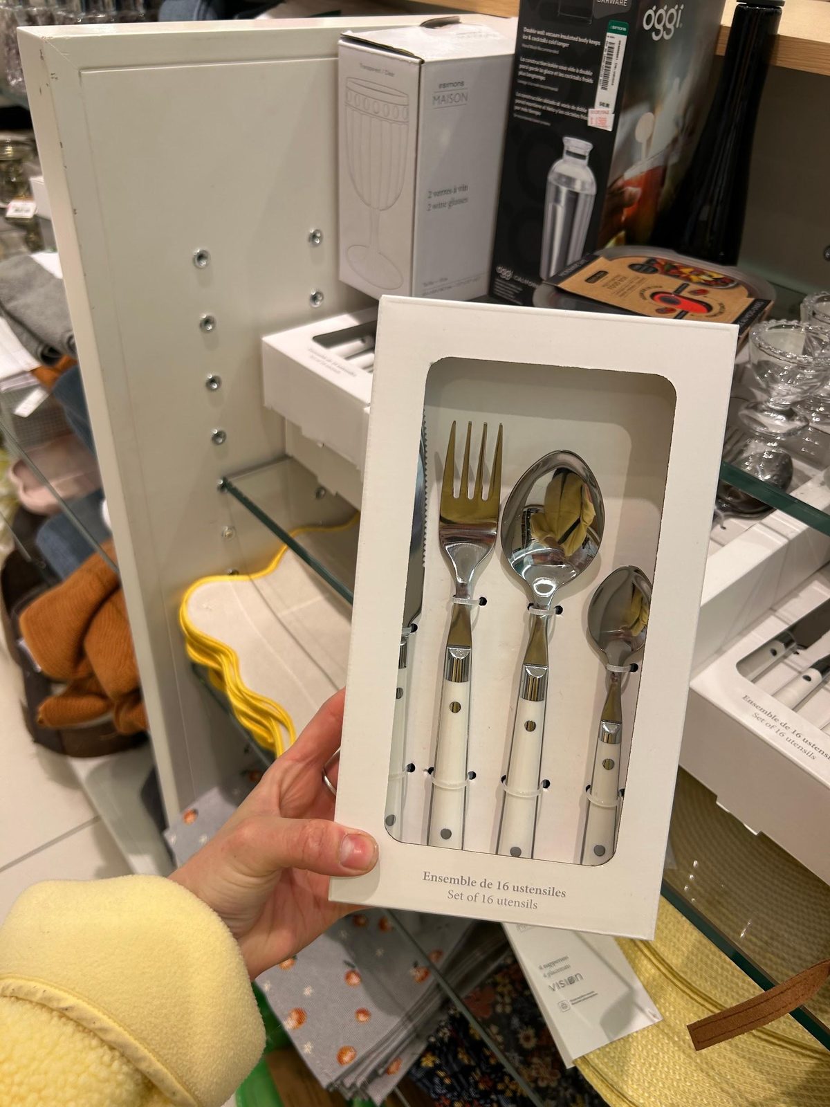 Vaisselle et napperons